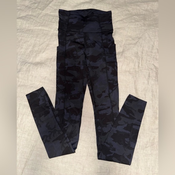 Lululemon black camo leggings size 2 - Picture 1 of 2